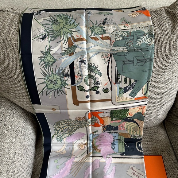 NEW HERMES Bagage a Main 100% SILK Scarf 90 w/ Receipt - Picture 12 of 16